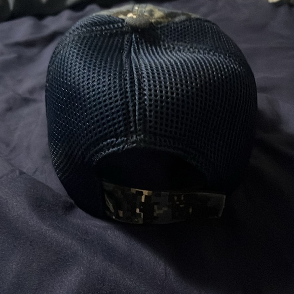 Men face cap - Picture 3 of 4